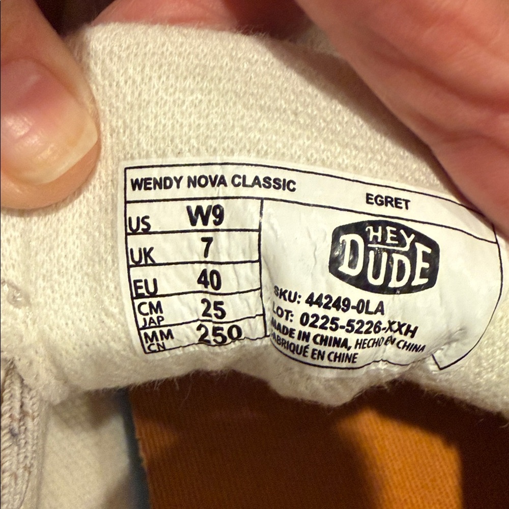 NWD Hey Dude Wendy Dudesole+ WOMENS 9 Cream Loafers with Brown Accents - Picture 9 of 10